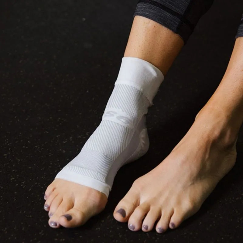 Up-close of a woman wearing the OrthoSleeve DS6 Decompression Night Sleeve